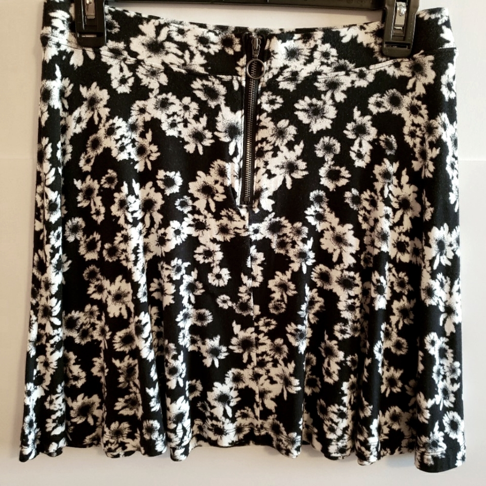SO Black and White Floral Skirt Size M